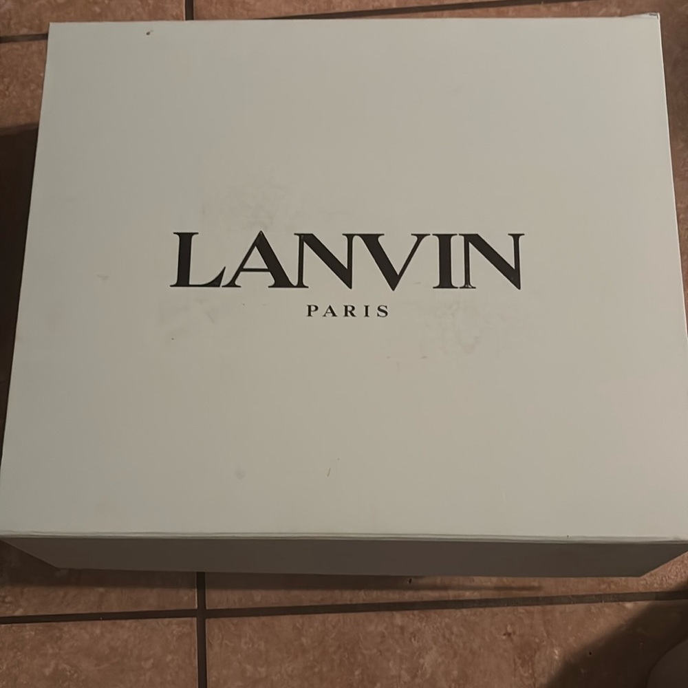 I’m selling side 11:5/12 Lanvin Dark brown